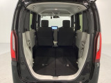 リアシートを倒すと、ラゲッジスペースを広くお使いいただけます!