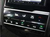 ◆オートエアコン装備◆ お好みの温度を設定をするだけで、後は、自動で風量を調節してくれます!快適にドライブが楽しめます。