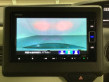 ギヤをR(バック)に入れるとナビの画面に後ろの映像が映るリアカメラ付です。後退時、コンディションが悪い視界でもカラーバックモニターがドライバーをサポートします。
