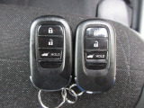 スマートキー付!キーを取り出さなくてもドアロックの施錠・開錠、エンジンの始動が出来ます!雨の日や荷物の多い日にとても便利ですね♪