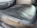 運転席座面部分画像 ※シートカバー一部破れあります。