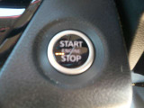 使い勝手の良いプッシュエンジンスターター装備♪鍵をカバンやポケットなどから取り出さずにエンジンを始動出来ます☆鍵を回す必要も探す必要もございません!