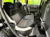 後部座席も気になるようなキズ・汚れやへたり等、大きなダメージはなく、良好な状態です。