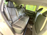 後部座席も気になるようなキズ・汚れやへたり等、大きなダメージはなく、良好な状態です。