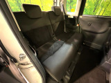 後部座席も気になるようなキズ・汚れやへたり等、大きなダメージはなく、良好な状態です。