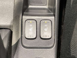 運転席と助手席にシートヒーターが付いています☆寒い時期に腰周りを温めてくれるので体全体が温まりやすいのは勿論、暖房と違い顔に風が当たらないので、乾燥肌やドライアイの方でも大丈夫☆
