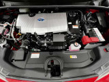 エンジンルームも隅々まで掃除がいきわたっています!ハイブリッド部分には初度登録年月から10年、もしくは累計走行20万キロのいずれか早い方までのハイブリッド保証付!
