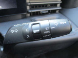 オートライトシステム装備でライト操作もスムーズです。ハイビームアシストもあって便利です