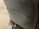 シートバックポッケト。散乱しがちな小物を収納するのに便利です。