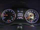 とっても見やすいメーターです。夜間時はラグジュアリーな気分にさせてくれる照明が魅力ですので、夜のドライブも楽しみになりますよ♪