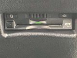 ETC車載器搭載しております。高速道路も料金支払いレーンに並ばず通過でき、とても便利です。ETCカードもお車購入時に入会する事ができます。お気軽にお問い合わせ下さい。
