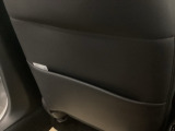 シートバックポッケト。散乱しがちな小物を収納するのに便利です。