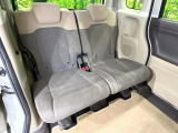 後部座席も気になるようなキズ・汚れやへたり等、大きなダメージはなく、良好な状態です。