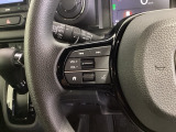 ステアリングにオーディオ操作スイッチが付いています。オーディオ画面に直接タッチしなくても操作が出来ますので、運転に集中できます。