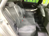 後部座席も気になるようなキズ・汚れやへたり等、大きなダメージはなく、良好な状態です。