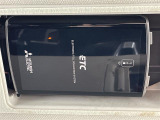 【ETC】有料道路を利用する際に料金所で停止することなく通過できる、ETC車載器(ノンストップ自動料金収受システム機器)が装備されています。セットアップを行うことで利用可能になります。