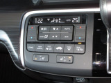 エアコンはオートエアコンでお好みの温度調整が出来、オールシーズン快適にドライブできます!さらに、運転席&助手席シートヒーターが付いてます。HIとLOの2段階に温度設定が可能です。