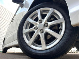 【純正14インチアルミホイール】外観にマッチした純正アルミホイールを装着しております。各種社外アルミホイールや、スタッドレスタイヤも取扱いしております。是非ご相談ください♪