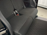 セカンドシートです!!ベンチシートになってますので、お二人の乗車ですとゆったり座って頂けますよ!!