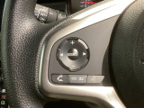 ステアリングにオーディオ操作スイッチが付いています。オーディオ画面に直接タッチしなくても操作が出来ますので、運転に集中できます。