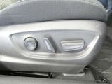 運転席電動シートは、シートポジションを細かく調整できるので長時間の運転もリラックスできますね。