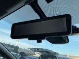 スマートルームミラー・後部座席に人が座っている時や、荷物が多い際でも後方確認がしやすいです。