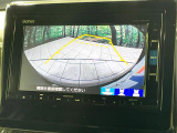 【バックカメラ】駐車時に後方がリアルタイム映像で確認できます。大型商業施設や立体駐車場での駐車時や、夜間のバック時に大活躍!運転スキルに関わらず、今や必須となった装備のひとつです!