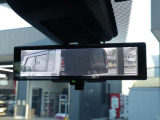スマートルームミラーを使えば、室内の荷物などで後方の視界が遮られても、カメラの映像を直接ルームミラーに表示することができ、視界を確保できます。