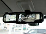 ルームミラーの片隅にアラウンドビューモニターの映像が映しだされます♪