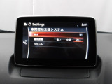 車線逸脱警報システムは、自車が車線から逸脱する可能性があることを知らせるシステムです。自車が車線から逸脱する可能性があると、警報と画面表示で運転者に危険を知らせます。