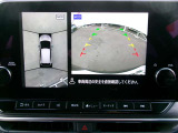 アラウンドビューモニター。空の上から見下ろすような視点でスムース駐車。