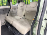 後部座席も気になるようなキズ・汚れやへたり等、大きなダメージはなく、良好な状態です。