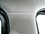 【SRSカーテンエアバッグ】車両側面から強い衝撃を受けたとき、衝撃を受けた側のSRSカーテンエアバッグが瞬時に膨らみ、乗員の主に頭部にかかる衝撃を緩和するシステムです☆