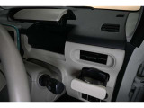 収納場所が豊富で室内もスッキリ!ドリンクホルダー装備! 美味しい飲み物 飲みながら 快適なドライブいかがですか♪