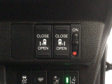 【両側パワースライドドア】両側がパワースライドドアになっており、運転席のスイッチやスマートキーでも開閉が可能です!開口部も広いので乗り降りも楽々♪