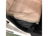 痛みの出やすい運転席シートの角、フロアマット、座面、ともに良好です