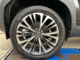 純正アルミホイール。215/50R18