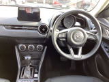 スポーティな運転席