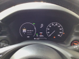 メータは先進的なデジタルメーターを採用!ゆっくりと数字が動くのでとても見やすく表示されます!続可能距離等の情報やHonda SENSINGの注意・警告も表示します!
