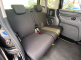 後部座席も気になるようなキズ・汚れやへたり等、大きなダメージはなく、良好な状態です。