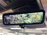 【デジタルインナーミラー】後席の大きな荷物や同乗者で後方が確認しづらい時でも安心!カメラが撮影した車両後方の映像をルームミラー内に表示。クリアな視界で状況の確認が可能です!