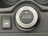 【オールモード4&times;4】2WD/4WDモードを手軽に切り替え可能。燃費重視の2WD、スタック時に役立つLOCK、AUTOモードでは4WDの配分を自動で調整し、路面状況を問わず安定した走りをサポート。