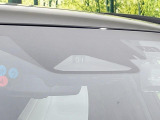 【プリクラッシュセーフティ】前方の車両等を検知し、衝突しそうな時は警報で注意を促し、ブレーキを踏む力をサポート。ブレーキを踏めなかった場合は衝突被害軽減ブレーキが作動、衝突回避をサポートします。