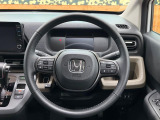 【純正革巻きステアリング】上質な革を使用することで、手にしっかり馴染みとても運転しやすいハンドルです♪
