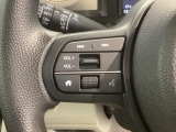 ステアリングにオーディオ操作スイッチが付いています。オーディオ画面に直接タッチしなくても操作が出来ますので、運転に集中できます。