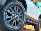 【純正18インチアルミホイール】外観にマッチした純正アルミホイールを装着しております。各種社外アルミホイールや、スタッドレスタイヤも取扱いしております。是非ご相談ください♪