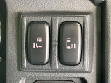 【両側パワースライドドア】スマートキーや運転席のスイッチで後席両側スライドドアの開閉が可能♪電動だから力を入れてドアを開ける必要が無く、小さなお子様でも簡単に開け閉めでき快適です♪