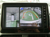 まるで空から見下ろしたかのような映像を映し出すアラウンドモニターだから、車庫入れもラクラクです!