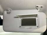 【運転席サンバイザー】鏡が付いているのでメイク直しなどにも便利★
