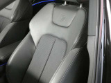 クオリティの高いシートを採用するのは、Audiのクルマづくりの哲学のひとつです。特に座り心地が重要です。体の大きなドイツ人が座っても頑丈な耐久性があります。。しかも肌触りも良く高級家具のようです。
